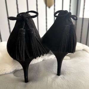 👠 Marc Fisher Suede Bow & Tassel Pointy Toe Pumps